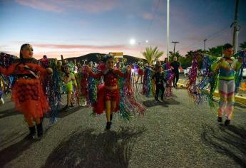 Con desfile de comparsas, finaliza Carnaval de Topolobampo 2022