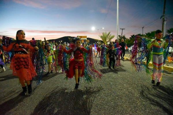 Con desfile de comparsas, finaliza Carnaval de Topolobampo 2022