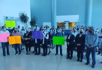 Protestan trabajadores de Centro de Salud