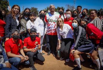Gobernador entrega rehabilitación del Campo de Beisbol «3 Estrellas» en Elota