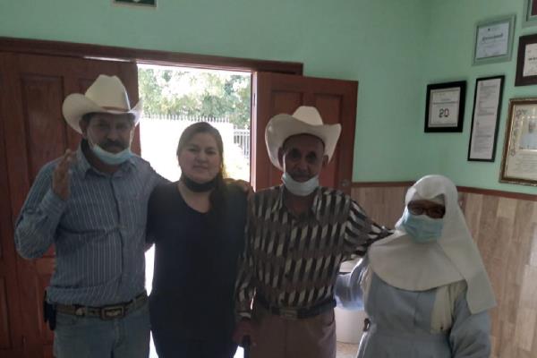 Policías encuentran a los dos adultos con Alzheimer, uno estaba tirado con golpe de calor