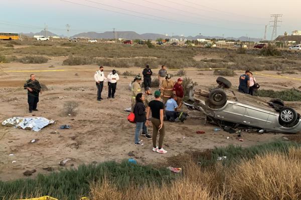 Una mujer de la Marina muerta y 4 lesionados en accidente en la carretera Mochis-Topo