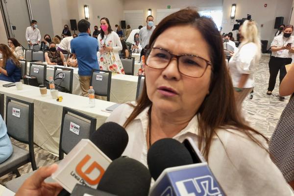 Una playa nudista en Sinaloa no tiene sentido: Imelda Castro