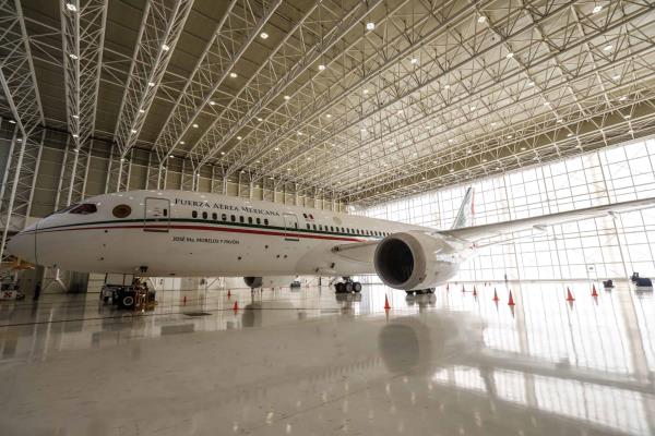 López Obrador entrega el avión presidencial a nueva empresa del Ejército