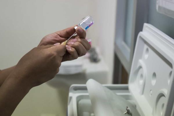 Llaman a vacunarse contra la influenza ante intenso frío