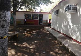 «Brotan» aguas negras en primaria de Los Mochis, más de 900 niños en riesgo de infecciones