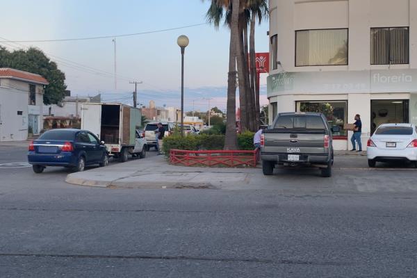 Ladrones asaltan florería en Los Mochis, se llevan medio millón de pesos