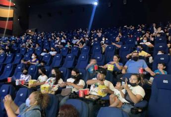 Niñas y niños con autismo disfrutan la magia del cine