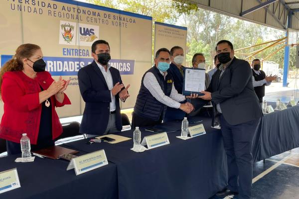 Reciben 324 docentes de la URCN titularidades académicas