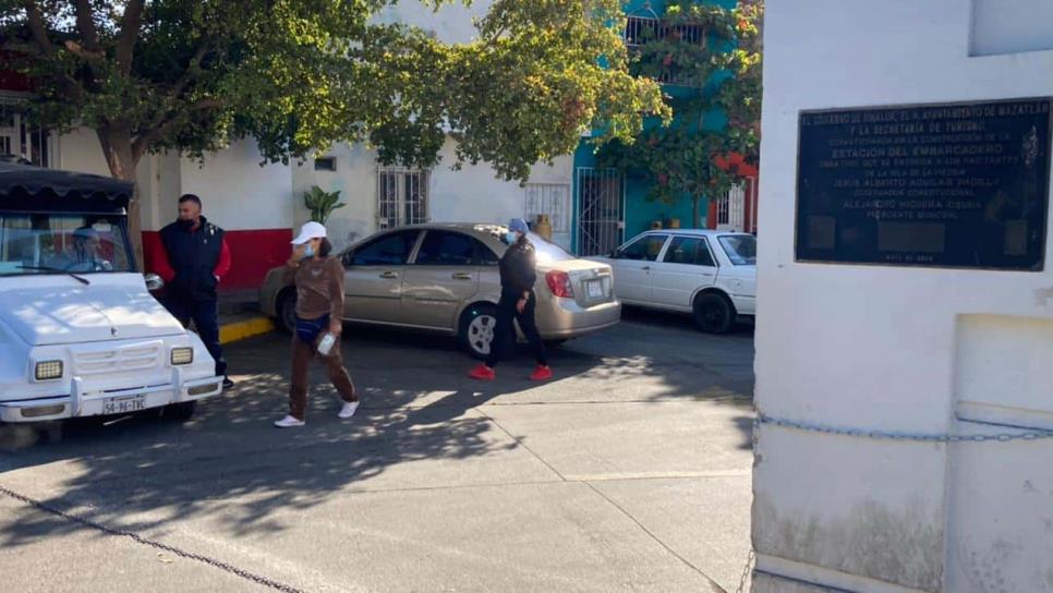 Surge molestia por cobro de estacionamiento en el embarcadero de la Isla de la Piedra