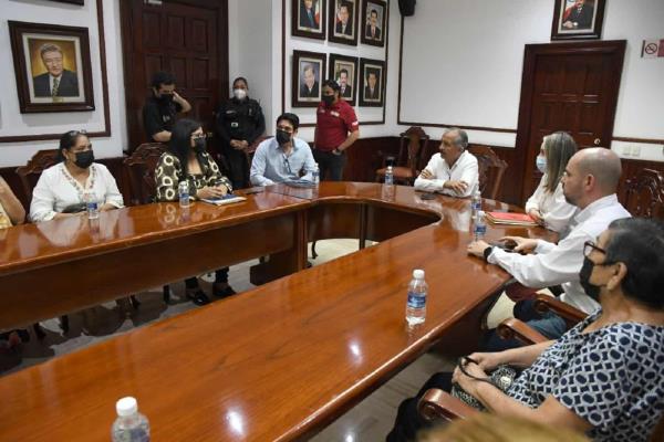 Se reúne alcalde de Culiacán con viudas de policías y acuerda aumento de más del 5 %