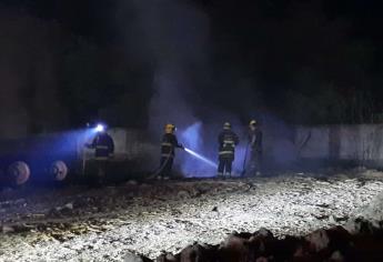 Incendio arrasa con pacas de pastura y un remolque en Costa Rica, Culiacán