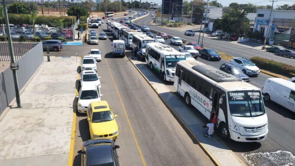 Transportistas protestan en el Congreso por desbasto de diésel y altos costos