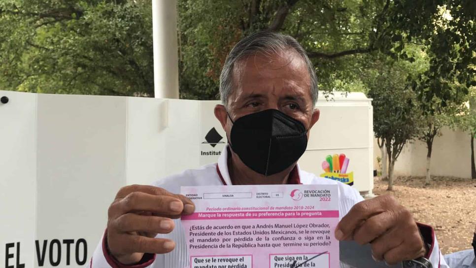 «No hay vuelta atrás, AMLO seguirá», asegura Estrada Ferreiro al votar