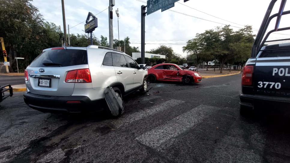 Choque de autos deja un lesionado en el sector Las Quintas, Culiacán