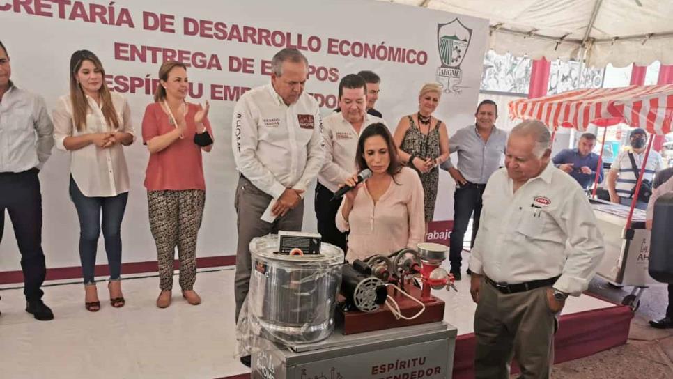 Sedeco Ahome entrega equipos del programa «Espíritu emprendedor»