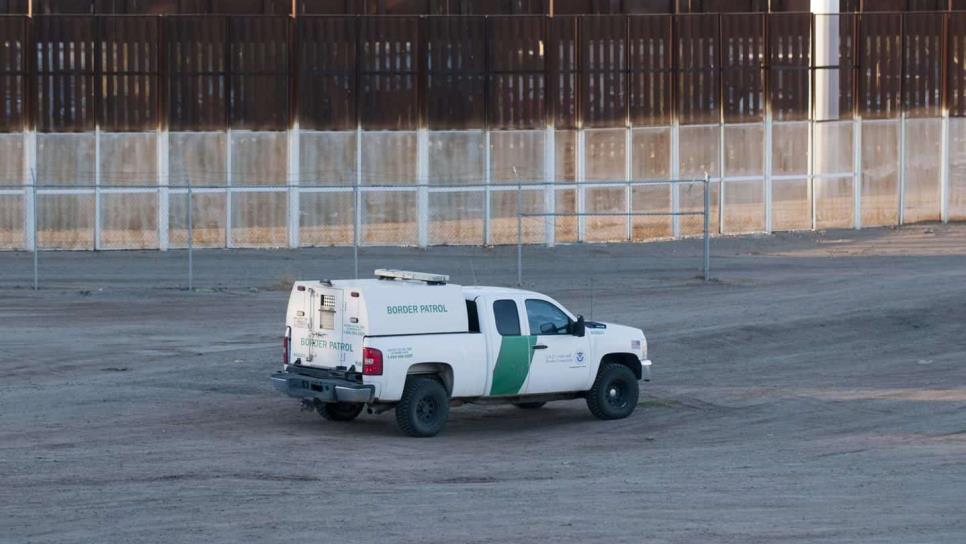 Madre mochitense muere al quedar colgada del muro fronterizo de Arizona