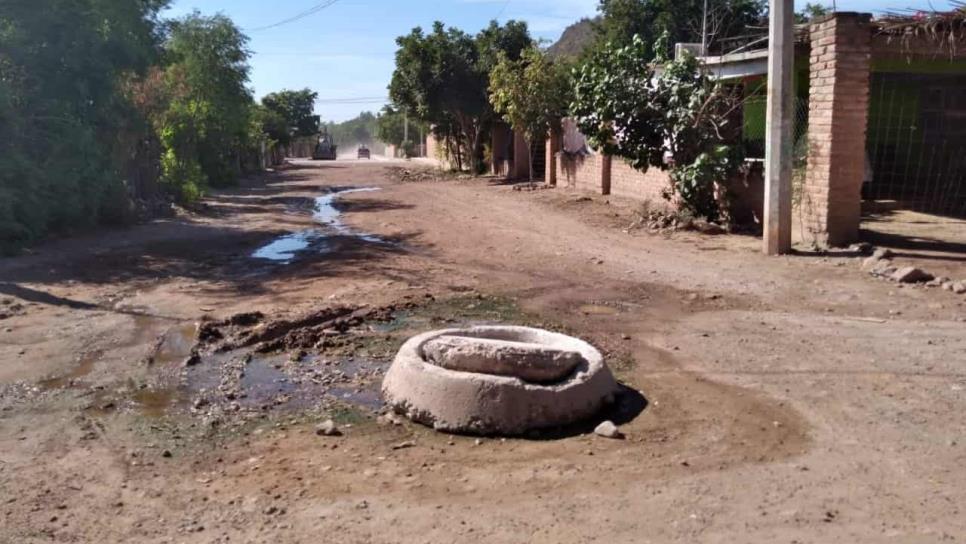 Habitantes de Bacaporobampo se quejaron que tienen años con drenaje colapsado