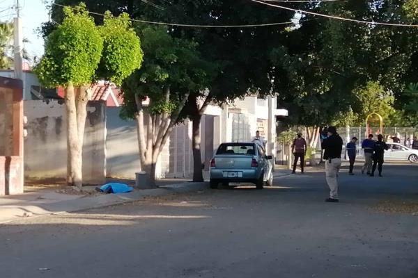 Por la espalda matan a un hombre el fraccionamiento Paraíso, al poniente de Culiacán