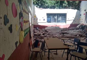 Se cae techo de aula en primaria Sixto Osuna en Villa Unión