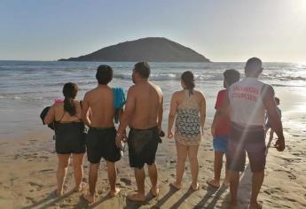 Salvavidas rescatan a siete personas de morir ahogadas en Mazatlán