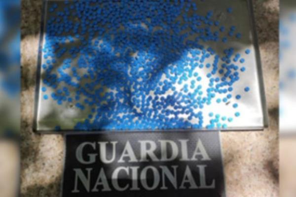 Aseguran mil pastillas de fentanilo que estaban dentro de una cubeta de pintura, en Culiacán