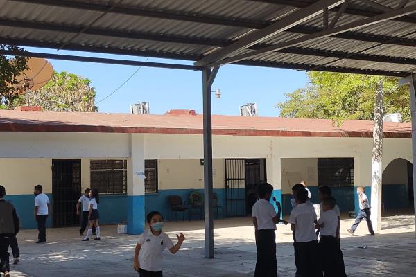 Rateros obligan a 700 niños a regresar a clases en línea