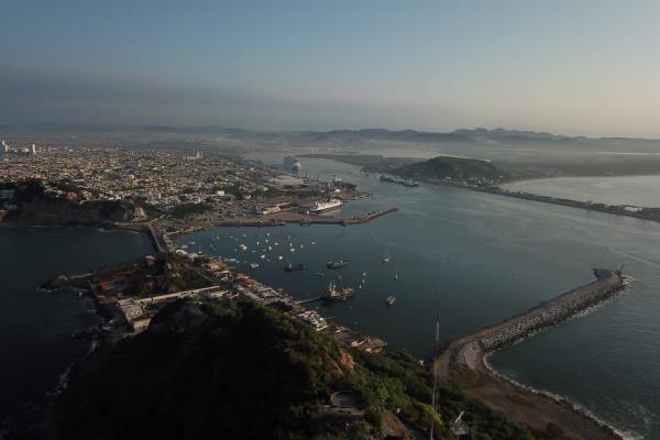 Proyecta Rocha Moya un teleférico para Mazatlán, desde La Costera al faro
