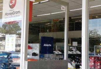 Hombre armado asalta banco de conocida tienda en Culiacán