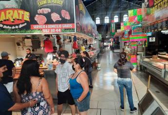 Ventas regulares por el Día de las Madres en el mercado «Pino Suárez»