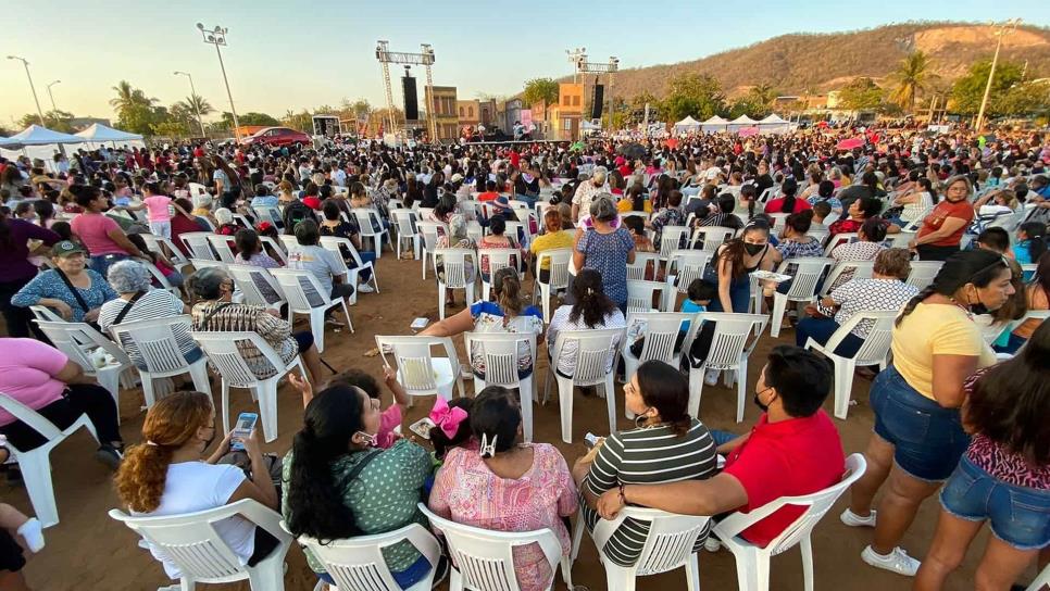 Horas de fila tuvieron que hacer mamás para acceder a festejo del Día de las Madres en Mazatlán