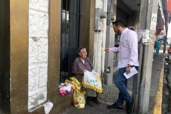Le cumplen el sueño a doña Carmen: la sorprenden el Día de las Madres con apoyo para su negocio