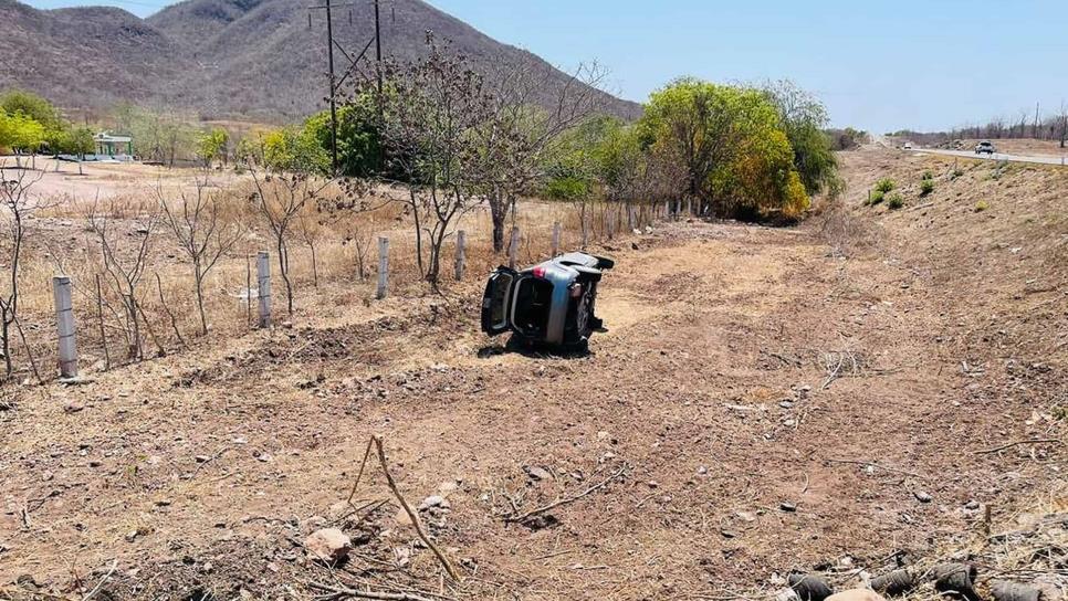 Guasavense resulta herido tras volcar en Álamo de los Montoya