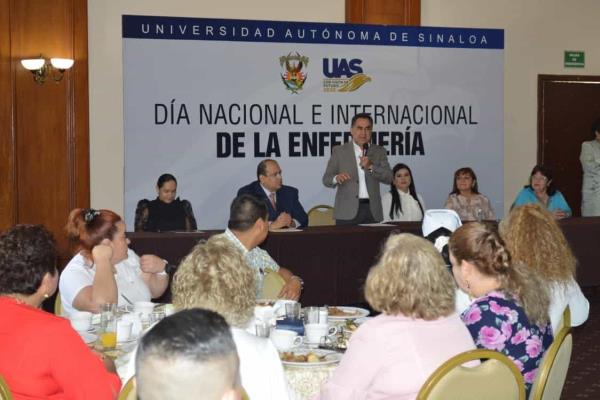 Destaca Madueña Molina el papel fundamental de los profesionales de la Enfermería