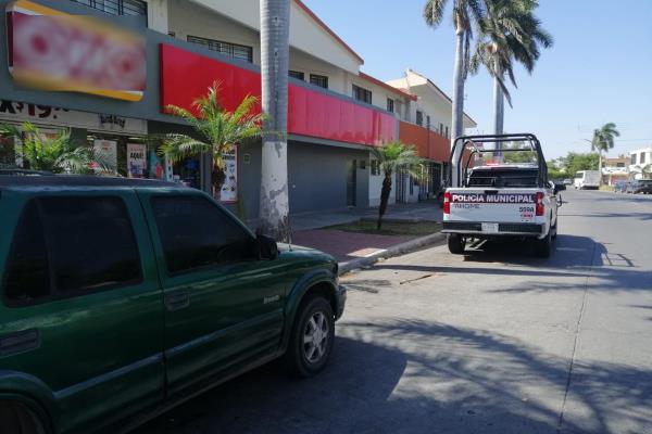 Sujeto amenaza a las empleadas de una tienda y se lleva 9 mil pesos