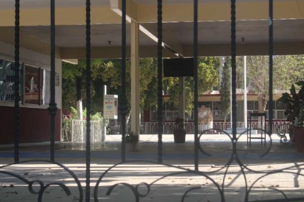 Discriminan a alumna de la ETI #2 por usar uniforme varonil