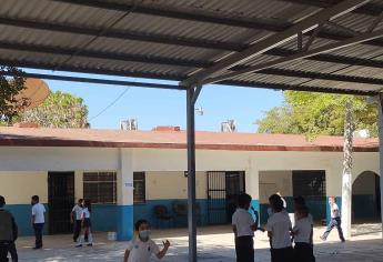 Aseguradora de SEPyC tarda hasta tres años en pagar daños en escuelas robadas