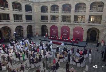 Rocha Moya acompaña a AMLO en la celebración del Día de las maestras y los maestros en CDMX