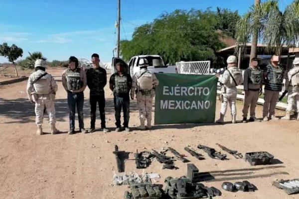Detienen en Sonora a sinaloenses con arsenal droga y equipo táctico