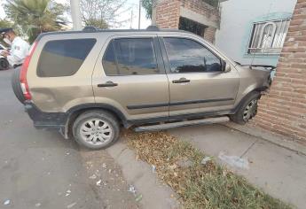 Camioneta se mete a casa tras choque en el sector Providencia; hubo un lesionado