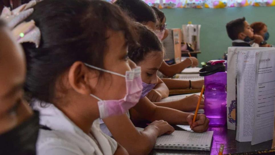 «Claro que funciona el programa la Escuela es Nuestra»: Graciela Domínguez y Gildardo Leyva