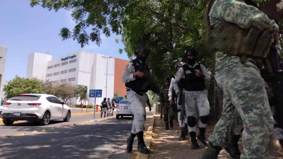 Ingresa a hospital, hombre que se enfrentó a balazos contra presuntos asaltantes en Plaza Humaya