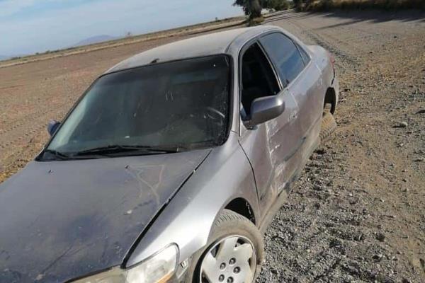 Daños materiales tras salirse del camino en Angostura