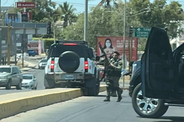 Al estilo «culiacanazo», hombres armados bloquean vialidades tras balacera en La Campiña