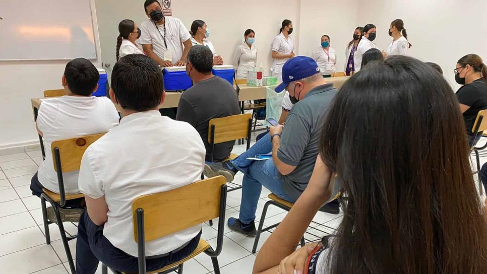 Inicia vacunación contra covid en secundarias de Culiacán