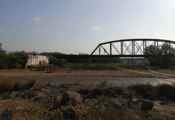 Hallan a joven asesinado a balazos a un costado del Puente Negro en Culiacán