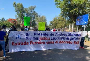 AMLO, a favor de viudas de Policías en Culiacán, pide agotar el diálogo