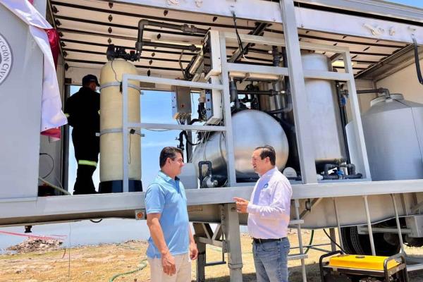 Agua purificada gratis en la presa Eustaquio Buelna