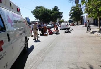 Grave una joven mujer al chocar en su moto el oriente de Los Mochis