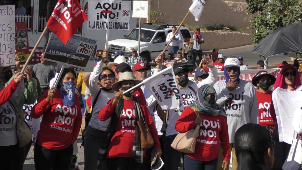 Protesta colectivo #AquíNo en Topolobampo en el Día de la Marina